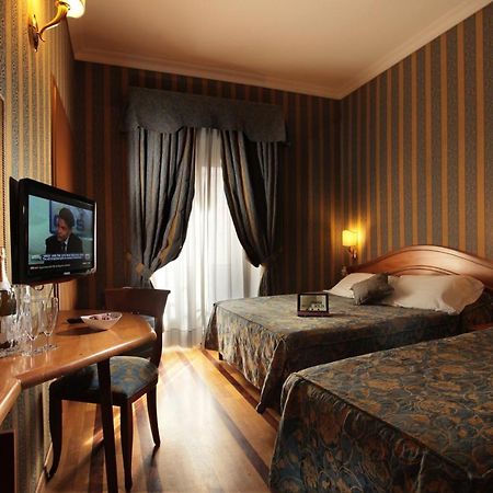 Hs 311 Hotel Róma Kültér fotó